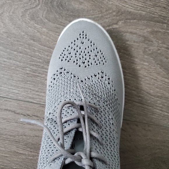 Women's shoe - Picture 3 of 3